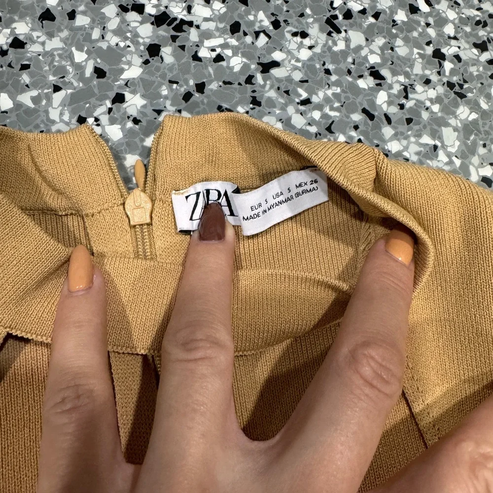 Zara bundle of 2 tops green beige tan